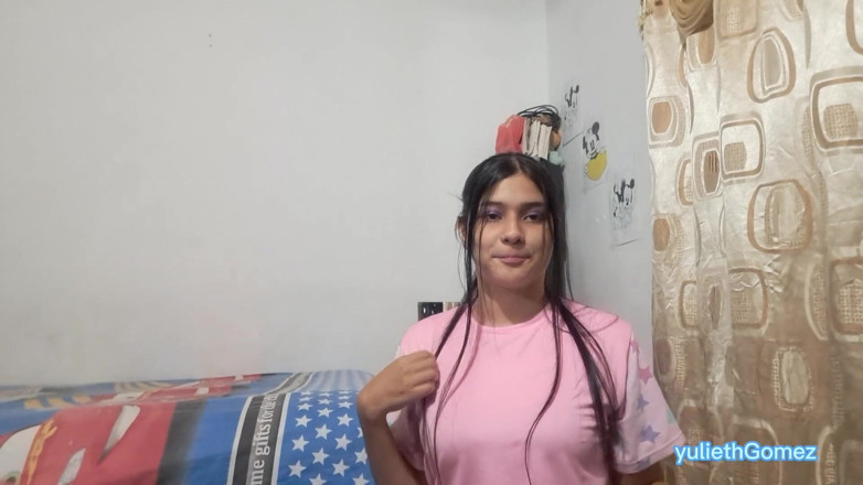 Yulieth Gomez: Yuliethgomez antonymartinez mere parosi ka sautela beta mere kamre men...