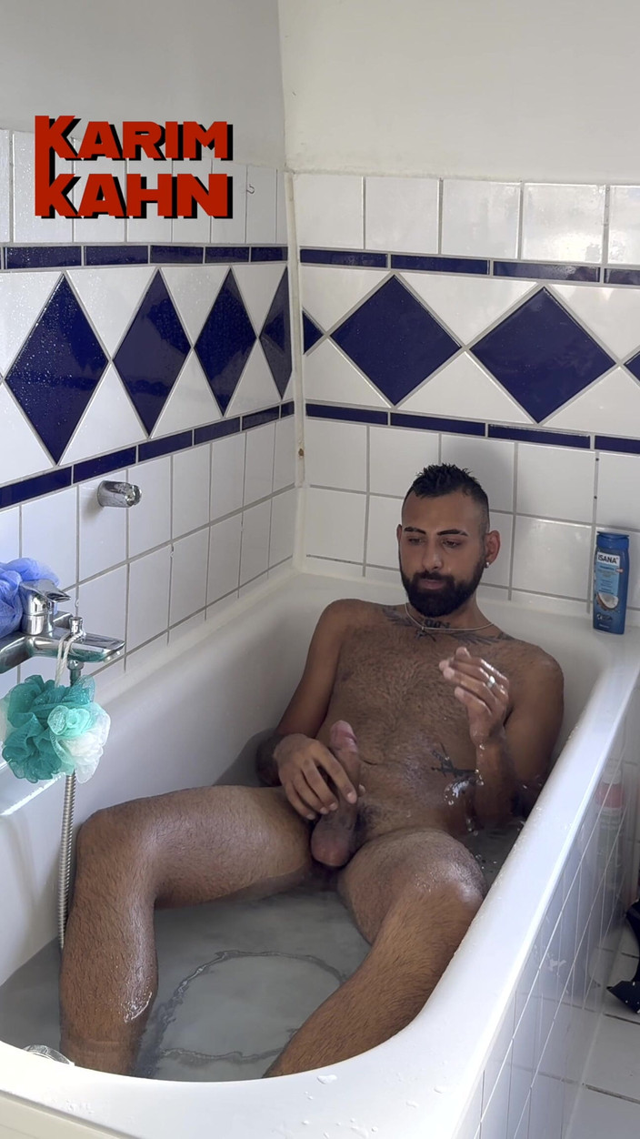 Karim Kahn: Saya secara tidak sengaja pancut ke dalam mulut saya sendiri...