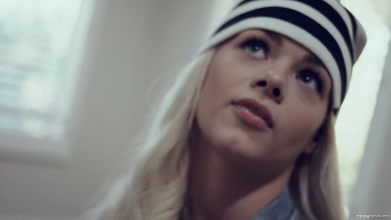 Pornfidelity: ลูกสาวเลี้ยงตัวเล็กอยากให้พ่อเลี้ยงแตกในลึกๆ