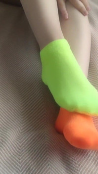 Meine Füße Sind in Bunte, Nicht Übereinstimmende Socken Zum Vergnügen - Heißer Sockjob