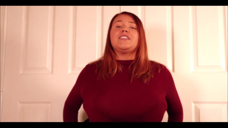 Annabelle Rogers: Ciasne orgazmy golfa na krześle wibratora!