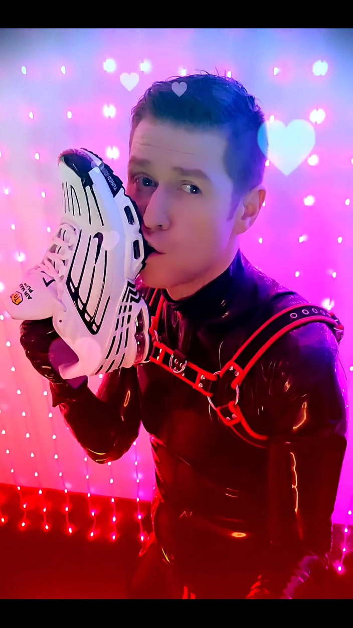 Roman Heart: Noul meu negru din cauciuc din latex