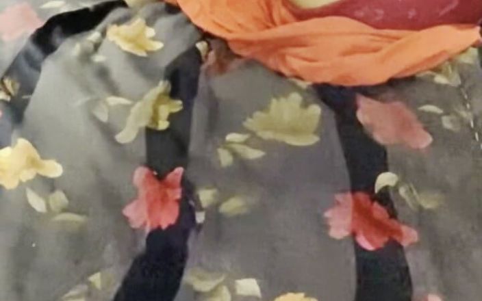 Madhya Sangeeta: Бхабхи Бхабхи занимается сексом с домохозяйкой