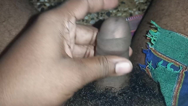 Hungry cliff: ドバイの男の子のバスルームマスターベートとキス