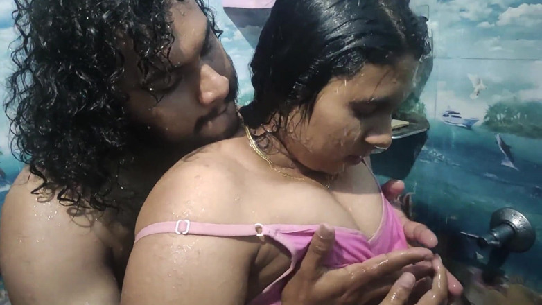 Vaishnavysharunraj: Malayali paar heiße Bad-Romantik mit sex im Badezimmer, Mallu paar...