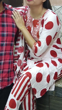 Seksi üvey anne Saara meraklı üvey oğlunun onu mutfakta sikmesine izin veriyor!
