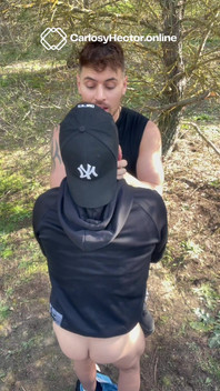 Scopata all'aperto e mangiata di sborra nei Campi