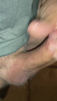 Bite qui fuit avec une tête gonflée