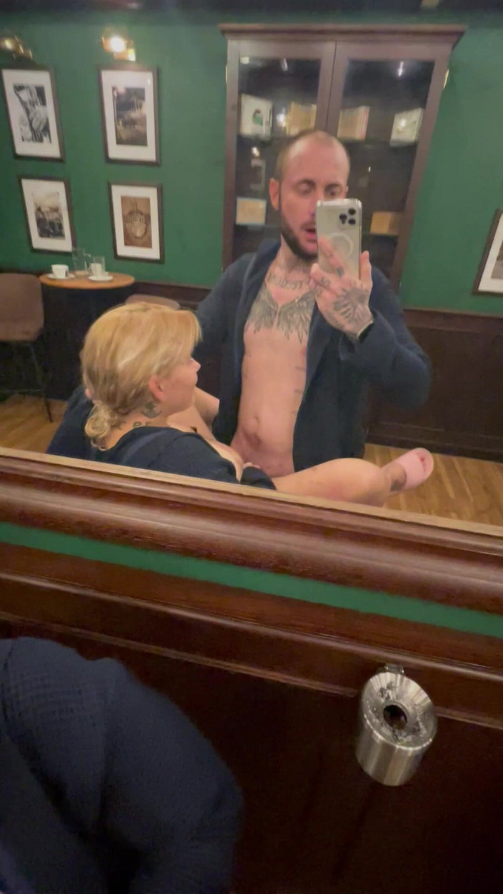 Bonieclydeerotik: Termal Banyo, Sauna, Yalama, Sandalye, Sikişme, Köpek, Al, Ayakta, Çıplak, Islak,...