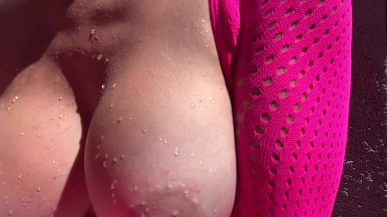 Artemisia Love: La milf tettona italiana artemisia love mostra le sue succose...