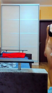 Espectáculo de tetas largas y calientes - sujetadores, juego con tetas y pezones
