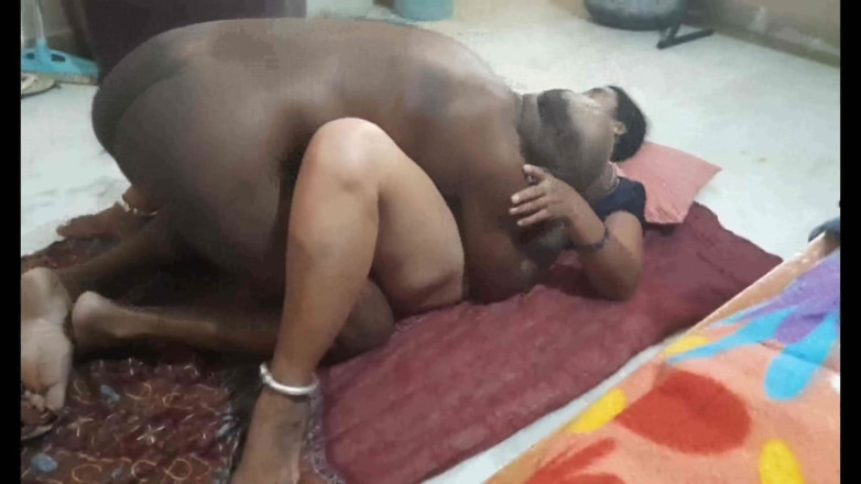 Desi mature: Lồn dì Rupa đụ bạn thân nhất của cô ấy