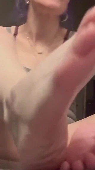 MolliexXx: Sexy Little Feet