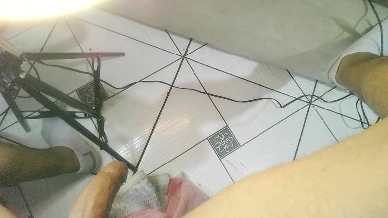 Virtual ToyBoy: 와서 이 장난꾸러기 남성을 학대합니까?