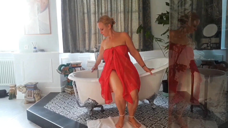 Selena701: Esposa Rubia Madura Disfruta Del Sexo En El Baño