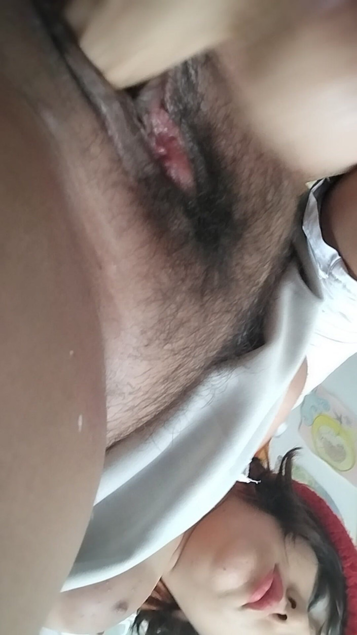 Nana Bela: Meine Muschi mit einem Plug ficken