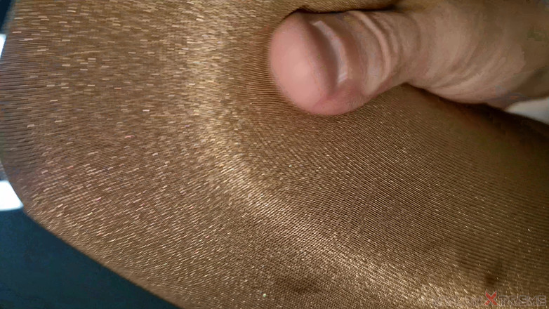 Nylon Xtreme: Perspektive Nora Fox ist zurück und versucht, von mir zu...