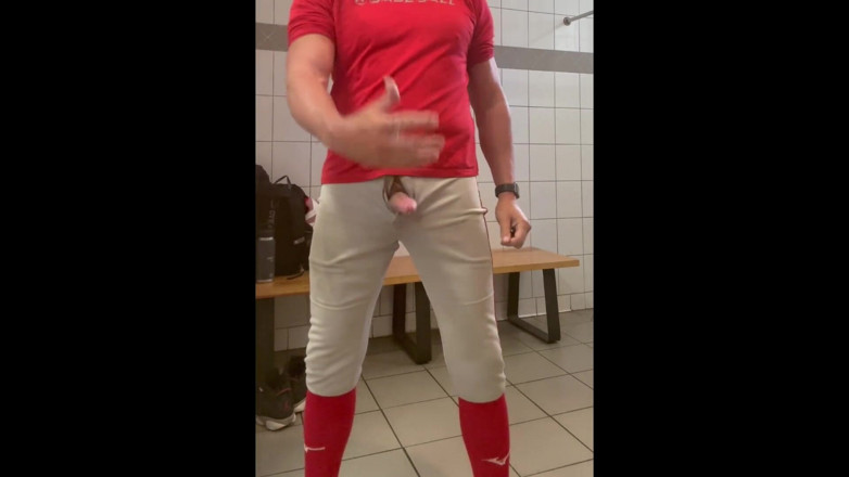 JockDad87: Beyzbol kıyafetleri giymiş Jockdad87 ile soyunma odasında alfa eğlencesi