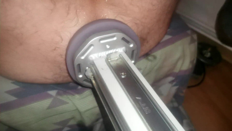 Fuck machine massaker: Masivo consolador rayado culo