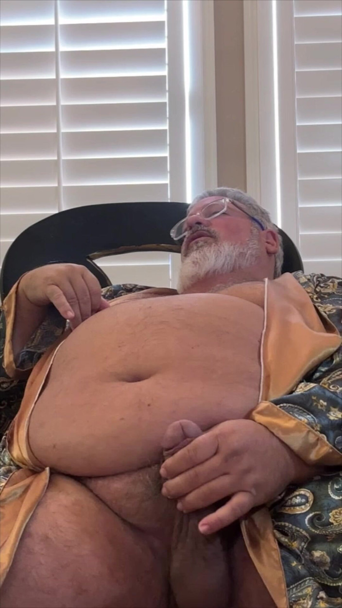Hand-Free-Daddy-Chub: Dansatoare Goală Cu Burta Mare Să Sară Pe Schi, Da,...