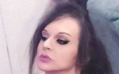 Stormie Indigo Nite S.I.N.: Život s velkým černým pérem