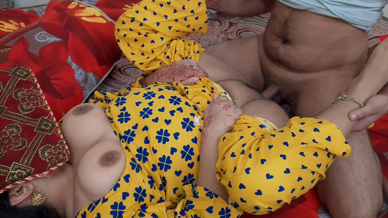 QueenbeautyQB: Indická nevlastní máma pomáhá nevlastnímu synovi masturbovat