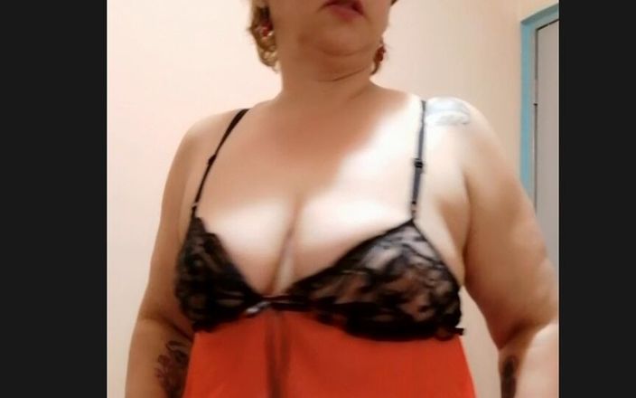 Exquisite big ass: Pranie płyty w seksownych ubraniach