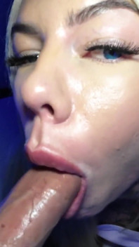 Chloereneelynch spuit meerdere orgasmes