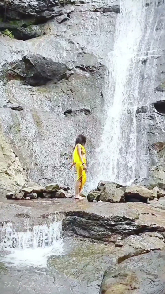 Eshal_Indianbaddie: The Desi Girl From the Street Took off Her Saree...