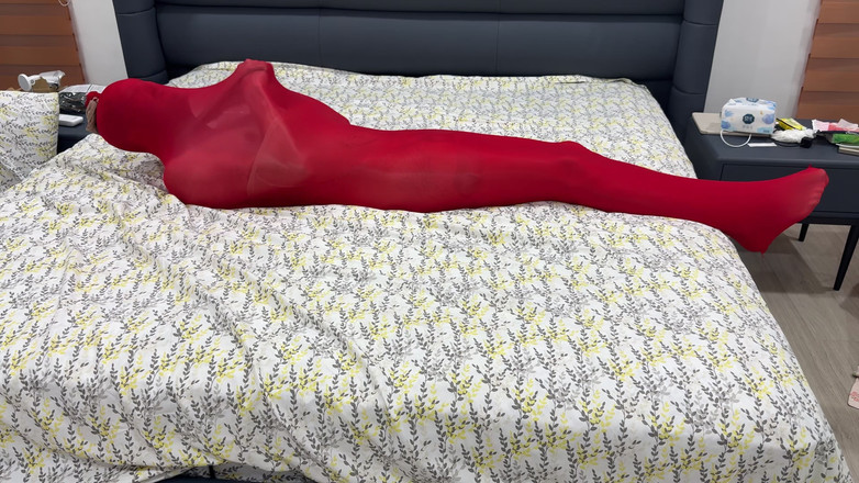Asian foot goddess: 木乃伊连裤袜包裹全身束缚
