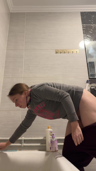 SweetLucy96: カミソリが私の膣に突っ込まれた