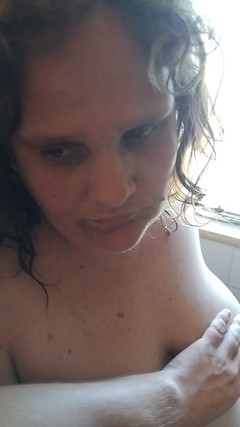 hothouse18xxx: Vid 04 - scena nella vasca da bagno - la matrigna succhia il...