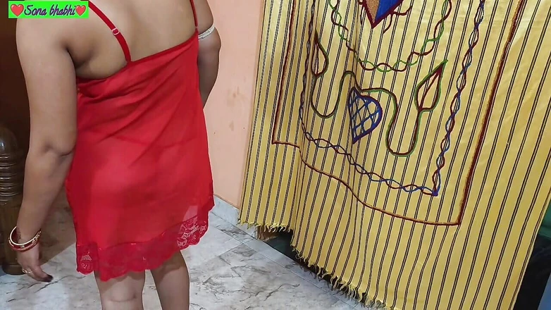 Sona bhabhi: Moglie calda viene scopata da un uomo maturo