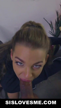 La sorellastra carina riceve un'educazione sessuale dal fratellastro - 3 scene in 1