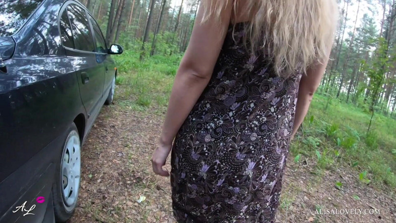 Alisa Lovely: Młoda para idzie przez las i zerżnięta w samochodzie
