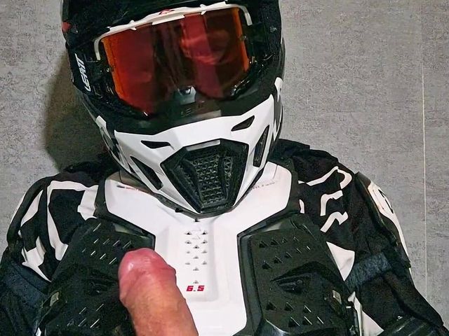 Horny Motocross Player Cumming on Boyfriend Helmet (Sneakersmax98)