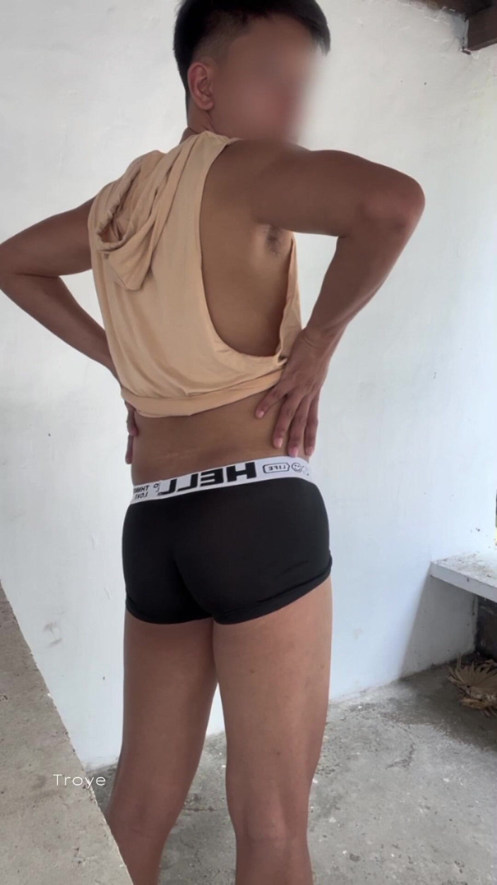 Troye_AsianPinoy: Chico curioso usa el juguete de su hermanastro