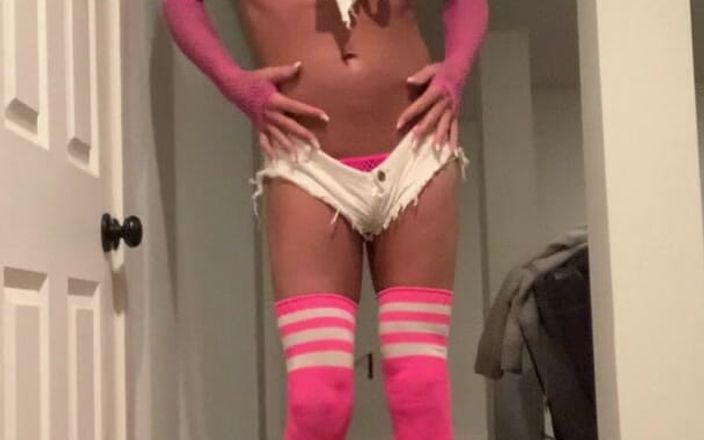 Orlandi480: Crossdresser Poserar i rosa och vitt