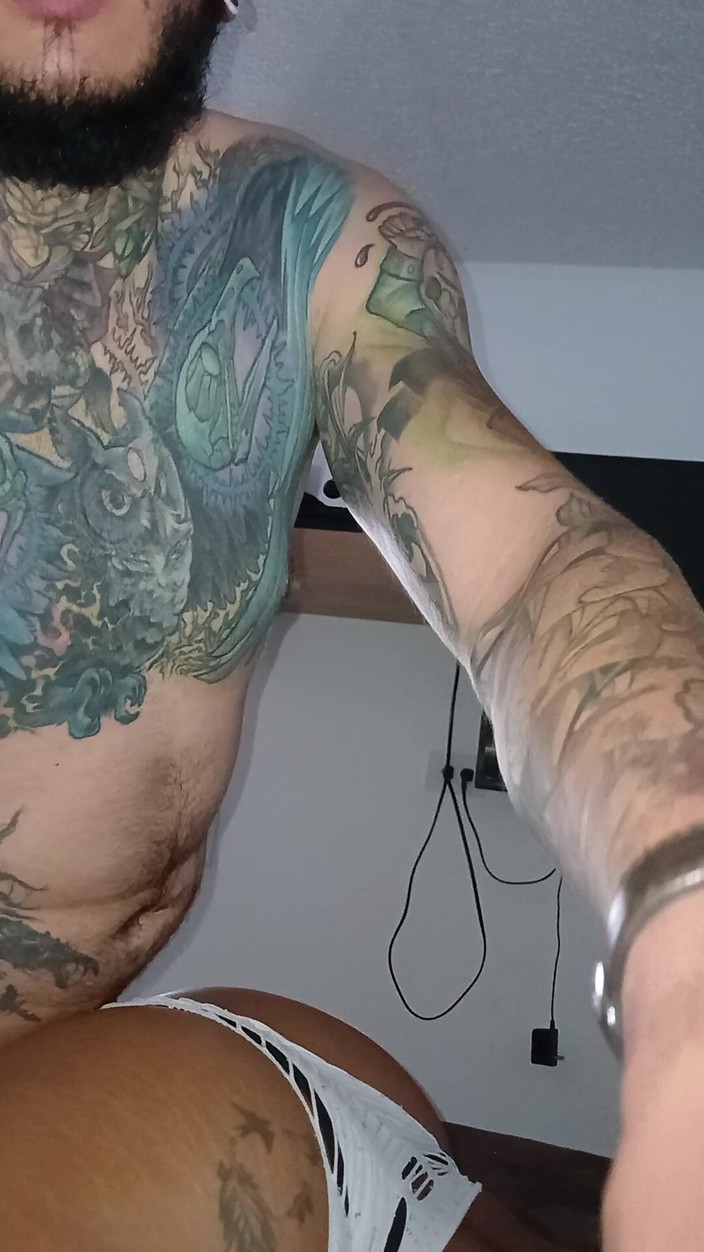 Vikingoazul: Femboy-Arsch in weißer Dessous wird gefickt, bis ich komme.