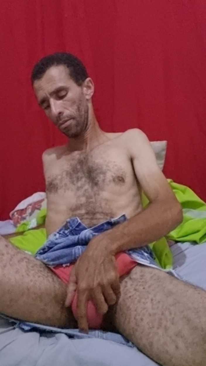 osmar1221: Todos vienen y disfrutan viéndome masturbarme con gran lujuria