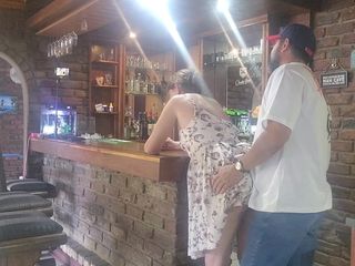 Sparowdox: 在我的假期用手指操酒吧女郎