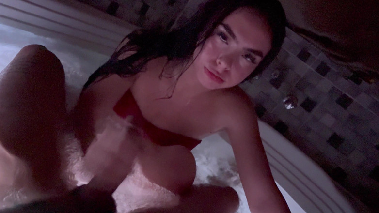 Teen amateur Latinas: Sex ve vířivce - část 1
