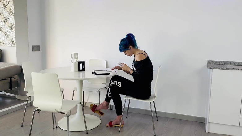 Candystart Videos: Allacciamento e penzoloni in ufficio