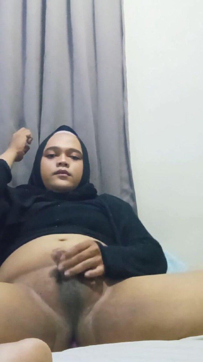 Ivvy Crossdresser: 흑인 대물 자지에게 따먹히는 핫한 금발 밀프