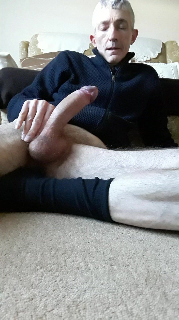 James Dirty Boy: Thủ dâm trong phòng khách