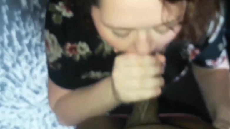 Real homemade BBW BBC porn: In ginocchio succhio un grande cazzo nero mi scopa la...