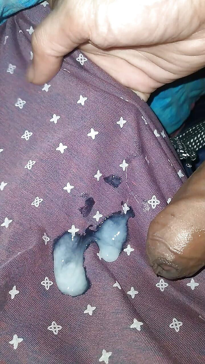 Hottypussy18: Melancap pada pakaian kawan saya