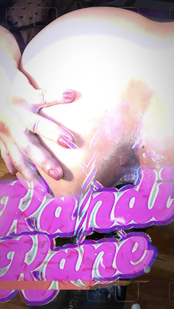 kandiKane: Si jalang banci Brazil panas Shemale mengongkek bola paip pantat...