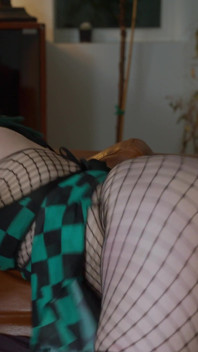 Große saftige schlampe mit riesigem arsch bittet um tiefen besamungs-creampie nach dem rave!
