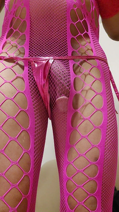 Milah CrossxxX: Milah zeigt ihren rosa netzschwanz